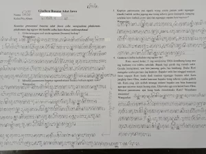 Halaman tulisan beraksara Jawa.