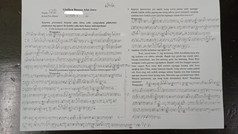 Halaman tulisan beraksara Jawa.