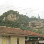 Bukit kapur Citatah, Cipatat, kawasan karst tempat Gua Pawon berada.