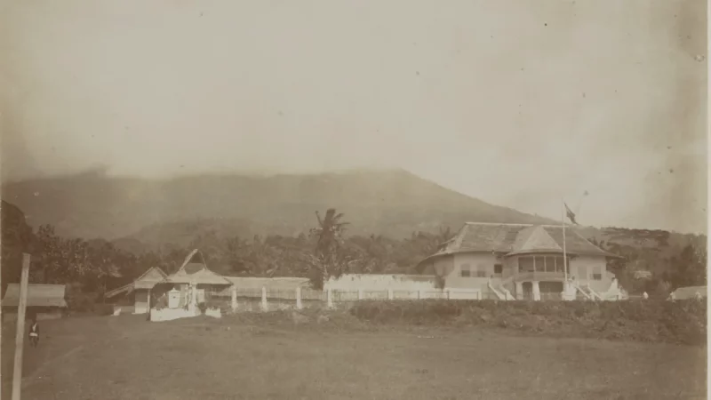 Istana Sultan Ternate dalam potret koleksi ekspedisi Siboga.