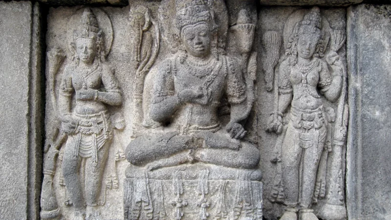 Relief dewata dan apsara di Candi Prambanan