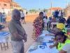 Petugas dan pemilih di sebuah meja pemungutan suara di Bissau