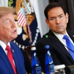 Menteri Luar Negeri Marco Rubio menyimak Presiden Donald Trump