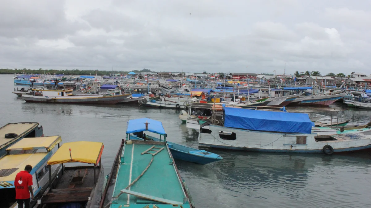 Perahu nelayan di Tulehu, Maluku.