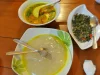 Sepiring papeda dari sagu yang disajikan bersama lauk
