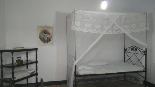 Kamar tidur di rumah pengasingan Mohammad Hatta di Banda Neira.
