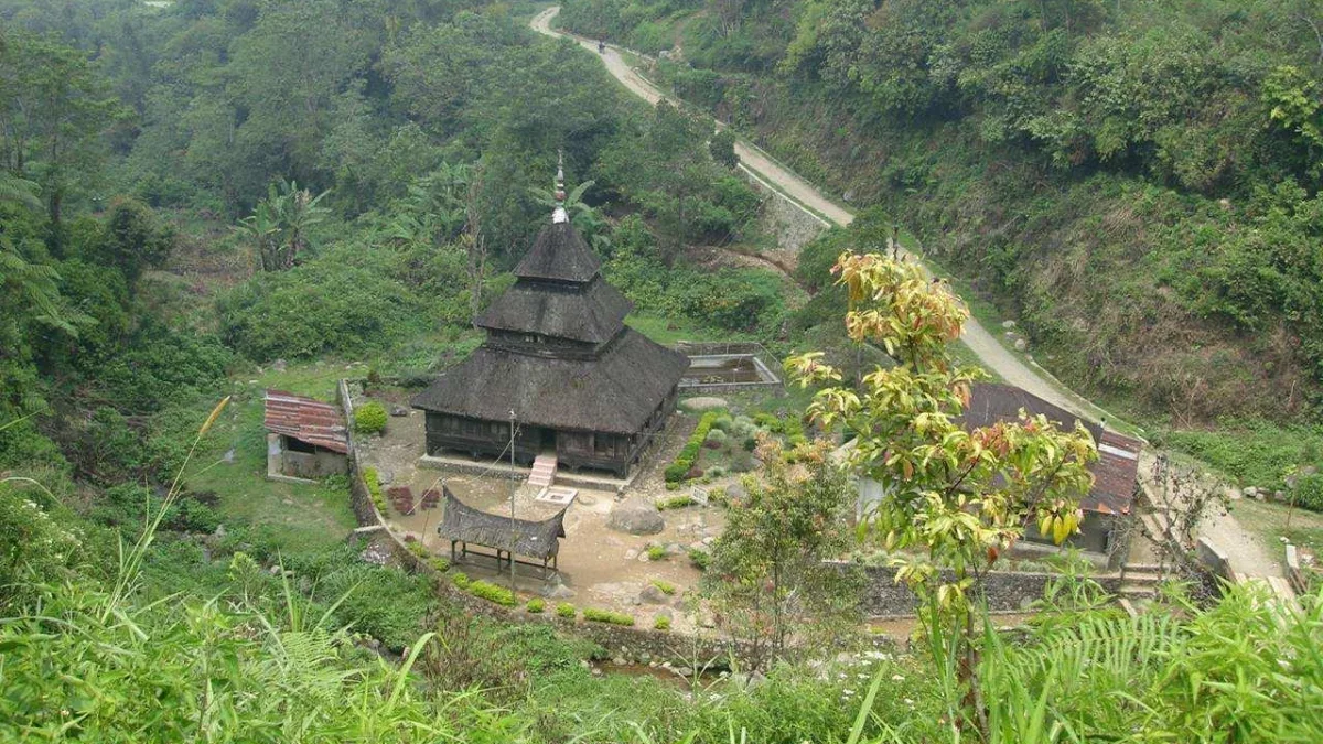 Masjid Tuo Kayu Jao di Solok, salah satu masjid kayu tertua di Indonesia