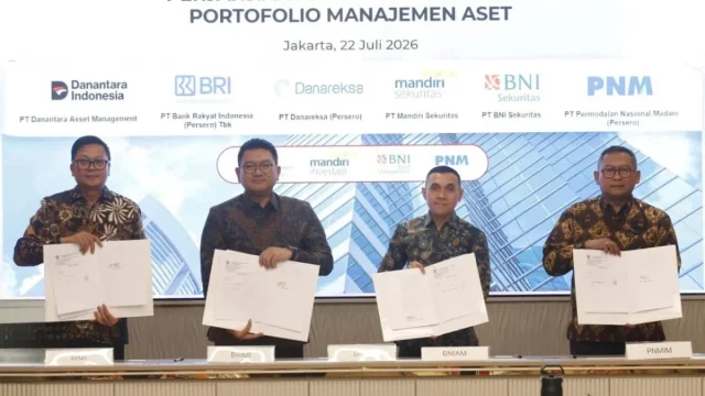 Penandatanganan perjanjian jual beli saham portofolio manajemen aset Danantara Indonesia dengan empat manajer investasi BUMN