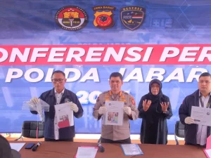 Konferensi pers Polda Jawa Barat mengungkap kasus ujaran kebencian berbasis AI di Cimahi
