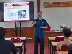 Dosen tamu Universiti Teknologi Malaysia memberi kuliah umum di Fakultas Teknologi Industri Universitas Bung Hatta