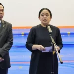 Ketua DPR RI Puan Maharani memberikan keterangan pers didampingi anggota DPR lain