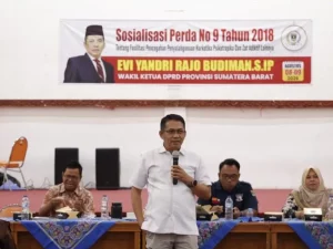 Wakil Ketua DPRD Sumatera Barat Evi Yandri Rajo Budiman berbicara pada sosialisasi peraturan daerah pencegahan narkotika