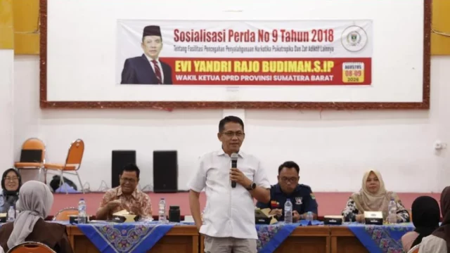 Wakil Ketua DPRD Sumatera Barat Evi Yandri Rajo Budiman berbicara pada sosialisasi peraturan daerah pencegahan narkotika