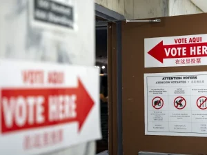Potret anggota Kongres Amerika Serikat dari Partai Demokrat, Ed Case