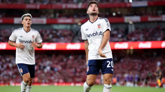 Martin Baturina merayakan gol saat Como melawan Arsenal dalam laga pramusim