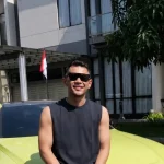Fajar Alfian tampil dengan gaya kasual dalam unggahan Instagram