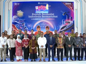 Para tamu berfoto bersama di panggung pembukaan FERBI 2026 di Istora Senayan