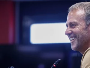 Pelatih FC Barcelona Hansi Flick dalam konferensi pers jelang laga pembuka LaLiga.