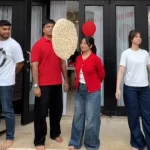 Fuji dan tim mengikuti lomba kemerdekaan