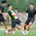 Skuad Garudayaksa FC menjalani sesi latihan jelang training camp di Solo, Jawa Tengah.