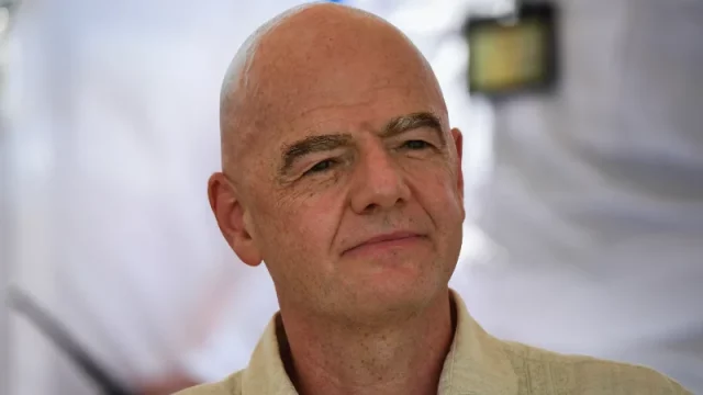 Presiden FIFA Gianni Infantino saat mengunjungi kompleks olahraga di Cali, Kolombia