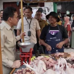 Mendag Budi Santoso memantau harga bahan pokok di Pasar Ir. Soekarno