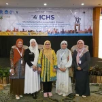 Peserta The 4th International Conference on Health Sciences 2026 berfoto bersama di depan latar acara di Jakarta