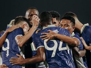 Para pemain Persib Bandung merayakan gol dalam laga pramusim Dewata Challenge Series.