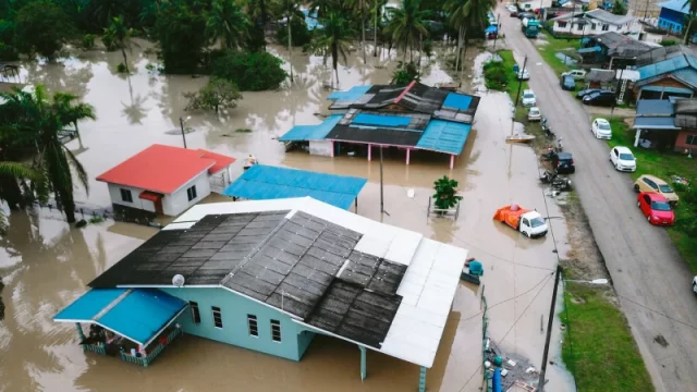 Permukiman terendam banjir dilihat dari udara