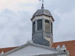 Bangunan bergaya kolonial Belanda di kawasan kota tua Jakarta