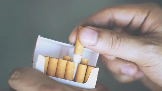 Ilustrasi sebungkus rokok yang terkena rencana kenaikan cukai Uni Eropa
