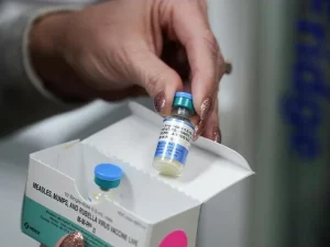 Vial vaksin MMR untuk campak, gondongan, dan rubela