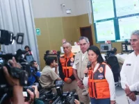 Presiden Peru Keiko Fujimori meninjau Pusat Operasi Darurat Nasional di Chorrillos