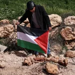 Ilustrasi bendera Palestina di lokasi insiden kekerasan pemukim di Abu Falah, Tepi Barat, foto arsip Maret 2026.