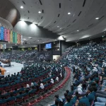Ribuan mahasiswa baru ITB menghadiri Sidang Terbuka Penerimaan Mahasiswa Baru 2026 di aula kampus