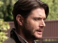 Jensen Ackles sebagai Russell Shaw