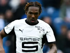 Bek muda Prancis Jeremy Jacquet di lapangan sepak bola
