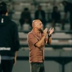 Pelatih Bali United Johnny Jansen di pinggir lapangan pada Dewata Challenge Series 2026.