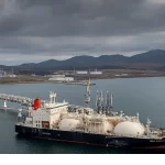 Kapal tanker LNG Sun Arrows memuat gas alam cair dari proyek Sakhalin-2 di pelabuhan Prigorodnoye, Rusia