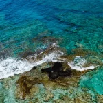 Garis pantai tropis dilihat dari udara