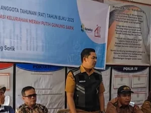 Camat Kuranji memimpin sosialisasi pendataan susulan bansos banjir bersama warga di Gunung Sarik