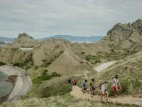 Wisatawan di kawasan Taman Nasional Komodo