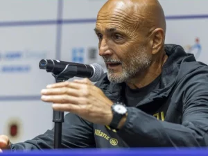 Pelatih Juventus Luciano Spalletti berbicara dalam konferensi pers.