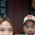 Magdalena Fridawati mencicipi Sambal Poco-Poco di Republik Seafood Gading Serpong