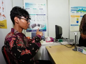 Alat penerjemah bahasa isyarat dua arah buatan mahasiswa ITB