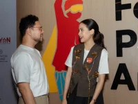 Maudy Ayunda berbincang di area Festival Pahlawan Anak