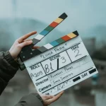 Ilustrasi clapperboard di lokasi syuting film