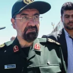 Potret seorang pria berjas dan berjanggut, mantan panglima Garda Revolusi Iran