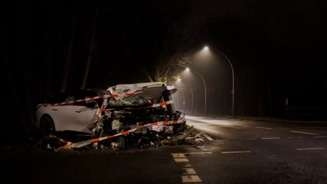 Ilustrasi kecelakaan lalu lintas malam hari di jalan raya