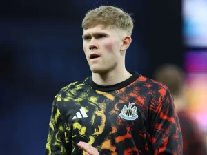 Lewis Hall, bek kiri Newcastle United yang ditolak dilepas klub meski diminati Manchester United